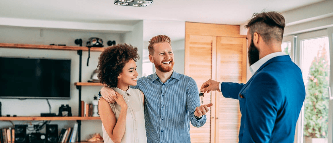 Agent with clients in front of house